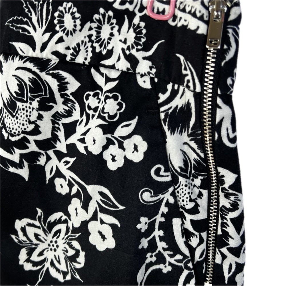 Likeβ New! Zara Floral Paisley Print Shorts Black/White Cute Business Casual M - Picture 9 of 16